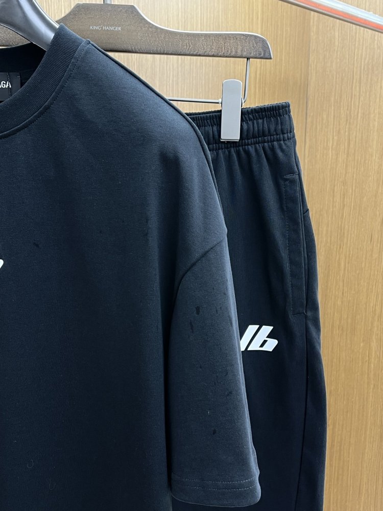 Costume male (T-shirt and shorts) фото 3