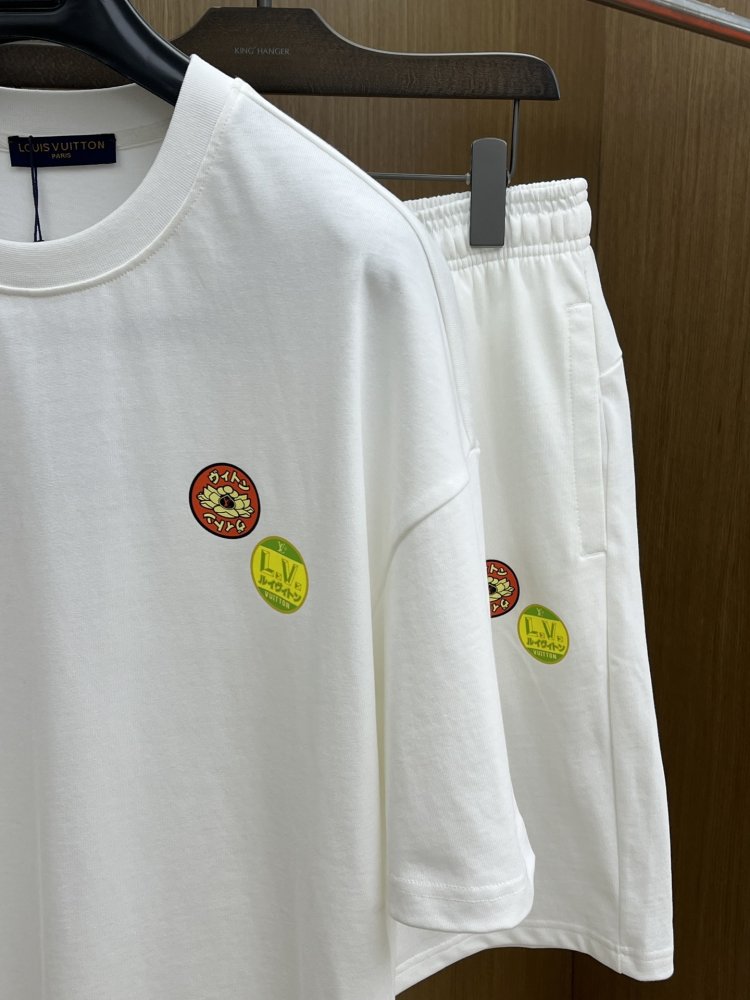 Costume male (T-shirt and shorts) фото 3