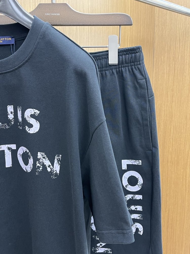 Costume male (T-shirt and shorts) фото 3