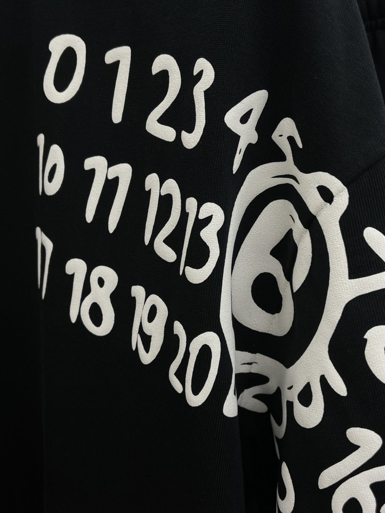 Costume male (T-shirt and shorts) фото 4