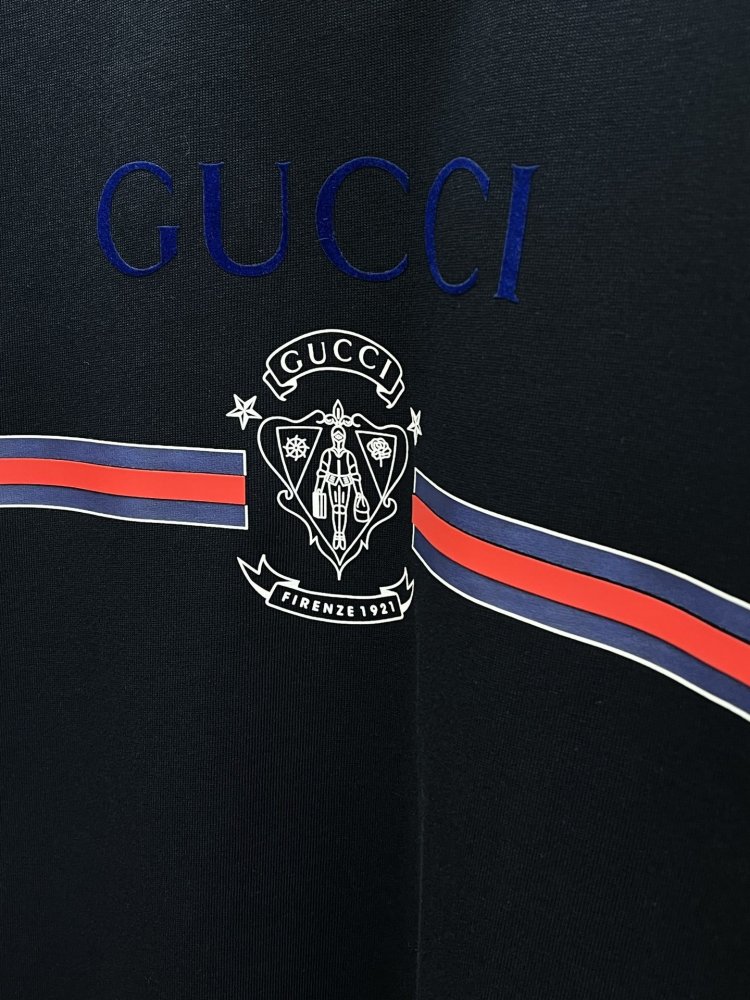 Costume male (T-shirt and shorts) фото 4