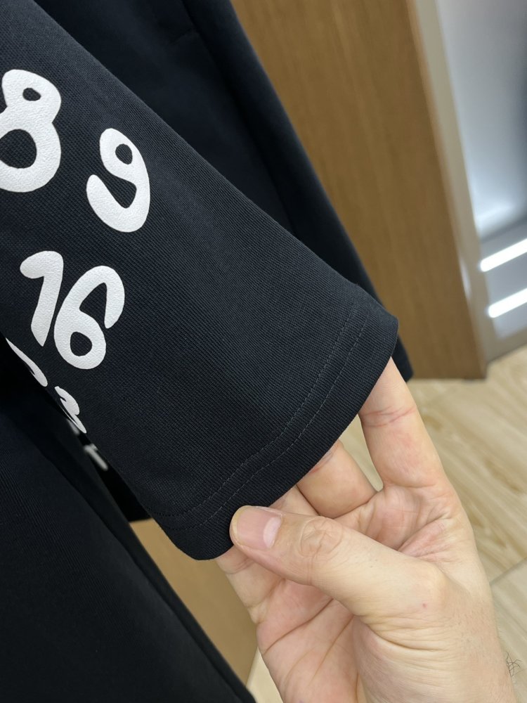 Costume male (T-shirt and shorts) фото 5