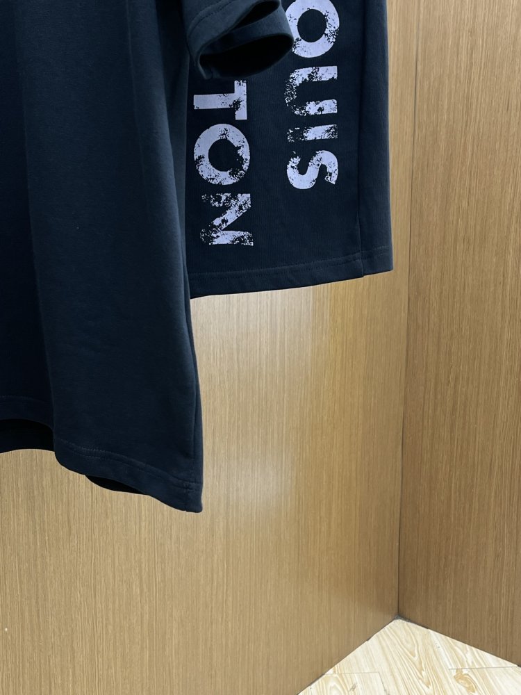 Costume male (T-shirt and shorts) фото 5