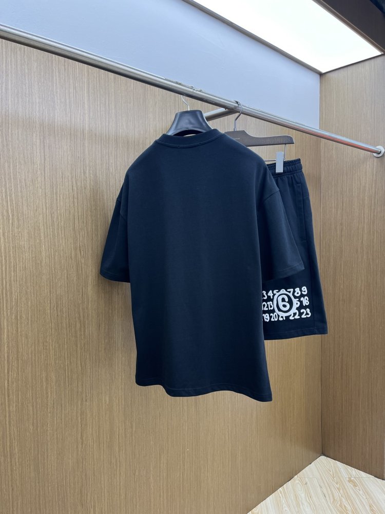 Costume male (T-shirt and shorts) фото 6