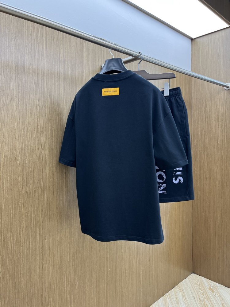 Costume male (T-shirt and shorts) фото 6