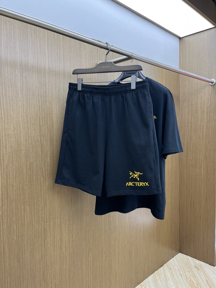 Costume male (T-shirt and shorts) фото 7