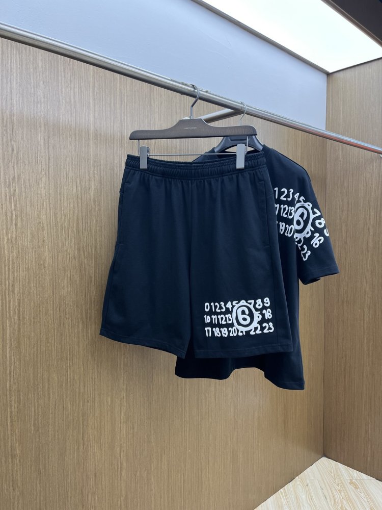 Costume male (T-shirt and shorts) фото 7