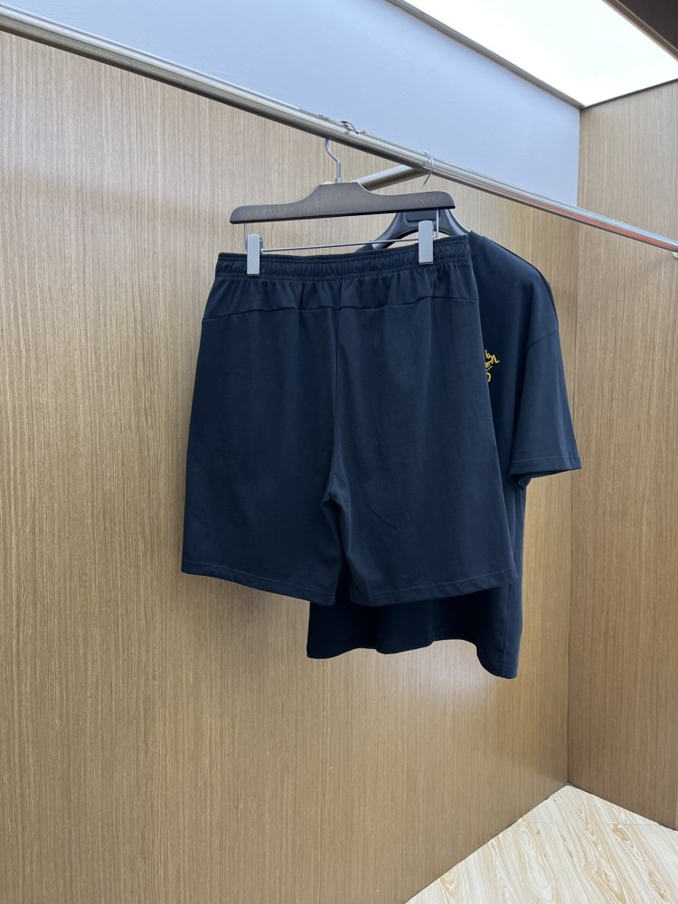 Costume male (T-shirt and shorts) фото 9