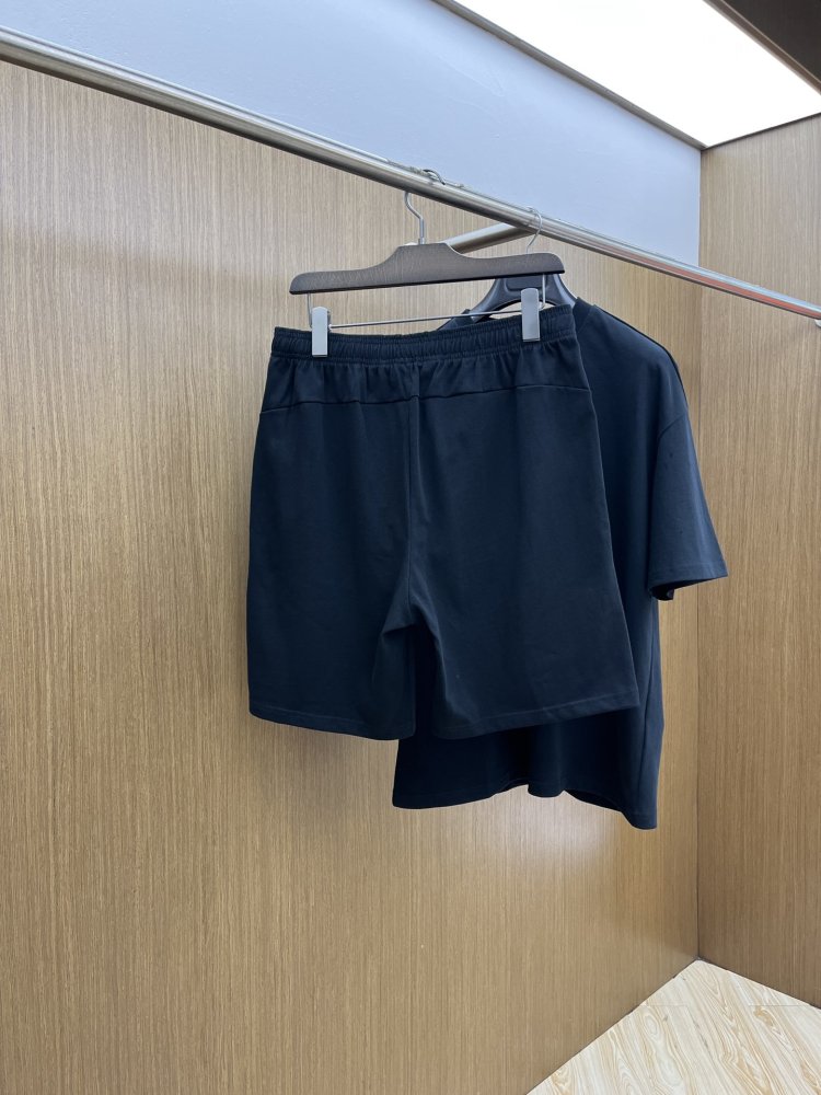 Costume male (T-shirt and shorts) фото 9