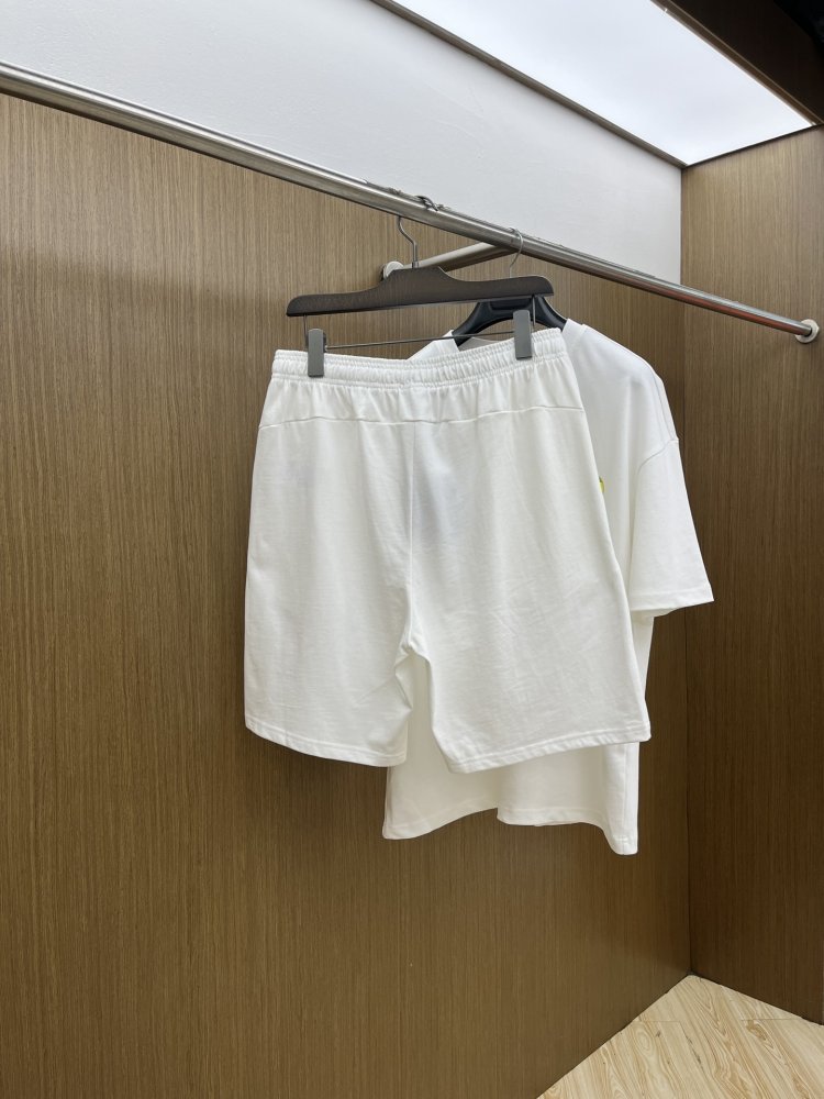 Costume male (T-shirt and shorts) фото 9