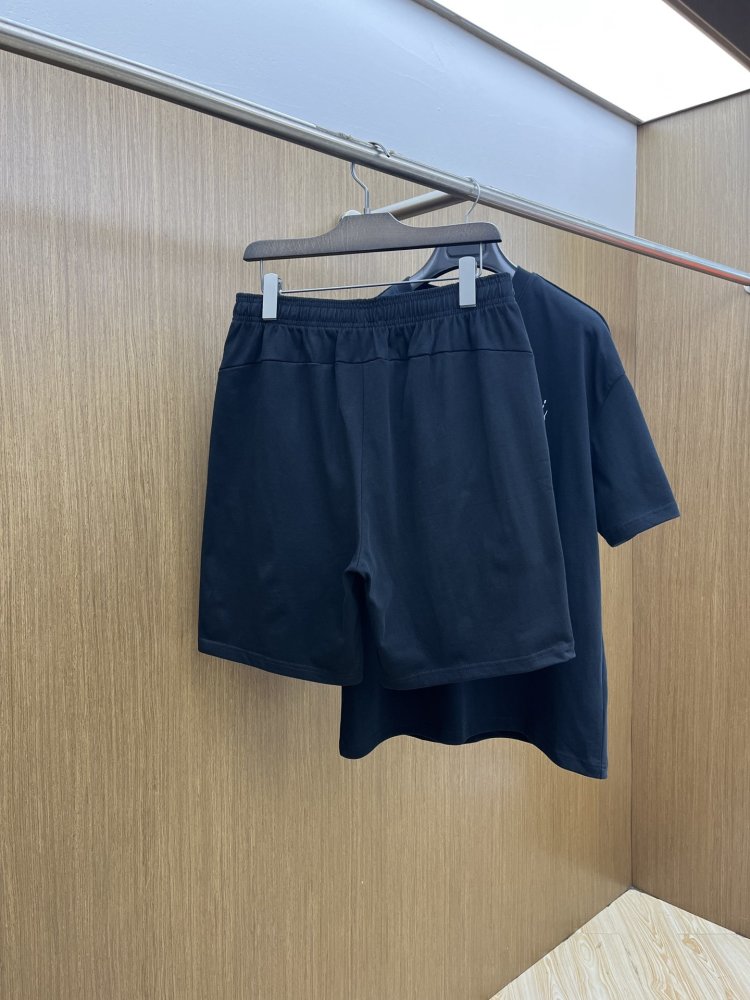 Costume male (T-shirt and shorts) фото 9