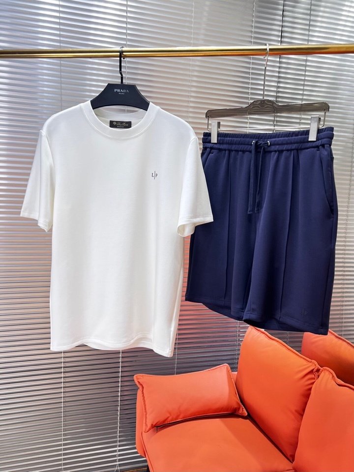 Костюм мужской спортивный