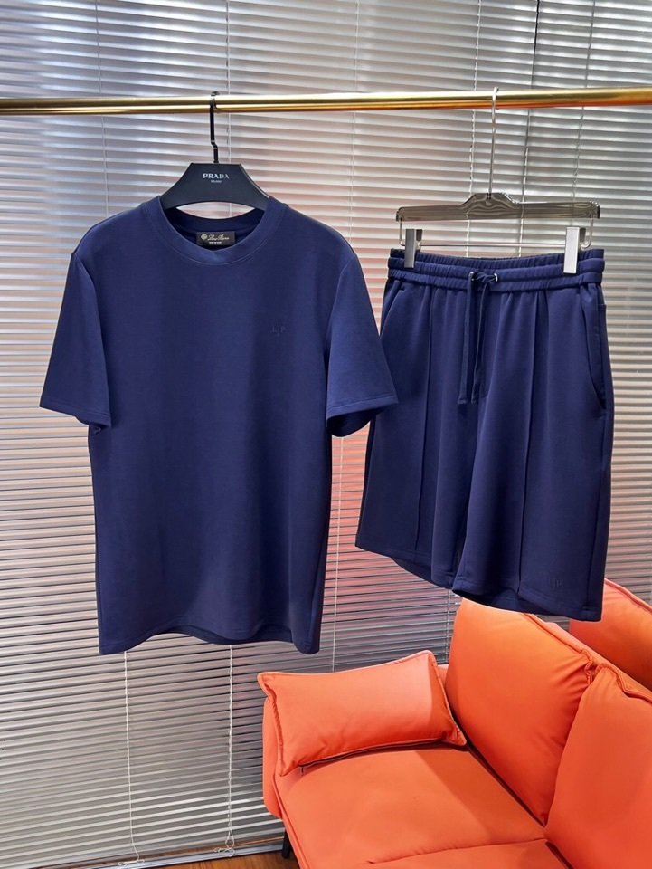 Костюм мужской спортивный