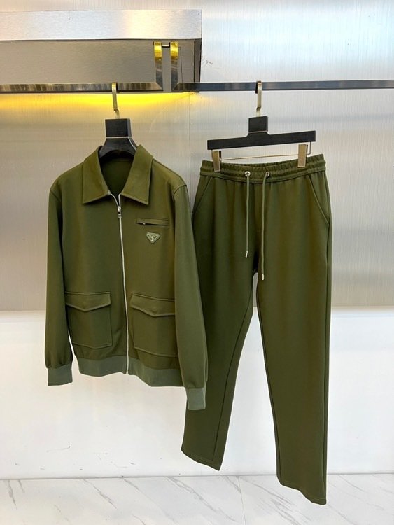 Костюм мужской спортивный