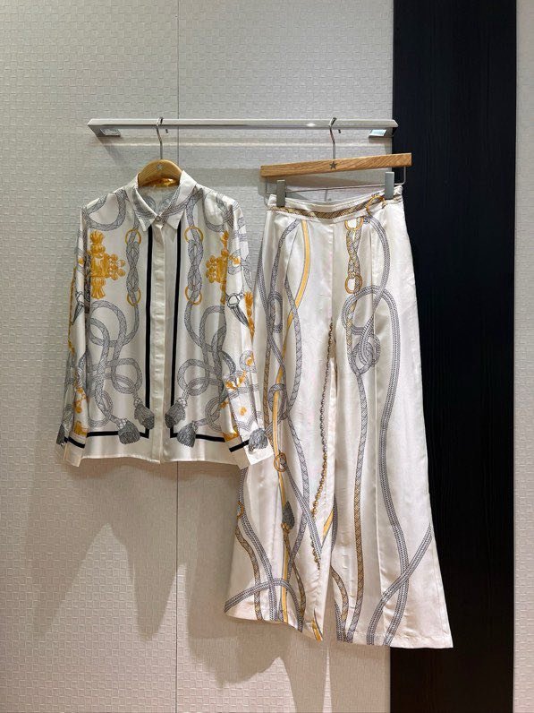 Костюм шелковый женский