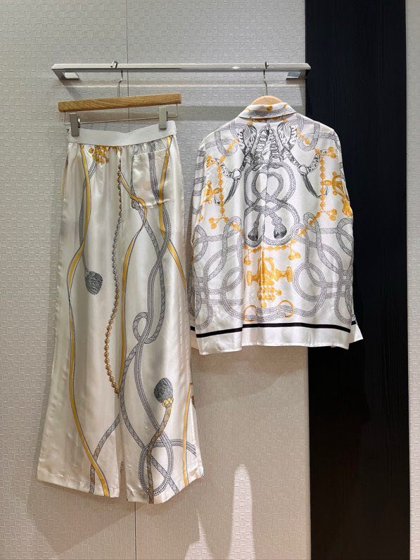 Костюм шелковый женский фото 9