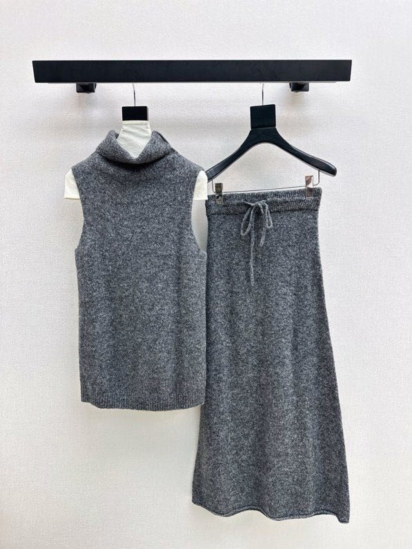 Костюм вовняний жіночий