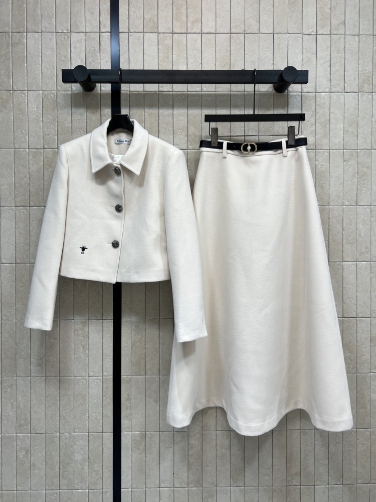 Костюм шерстяной женский