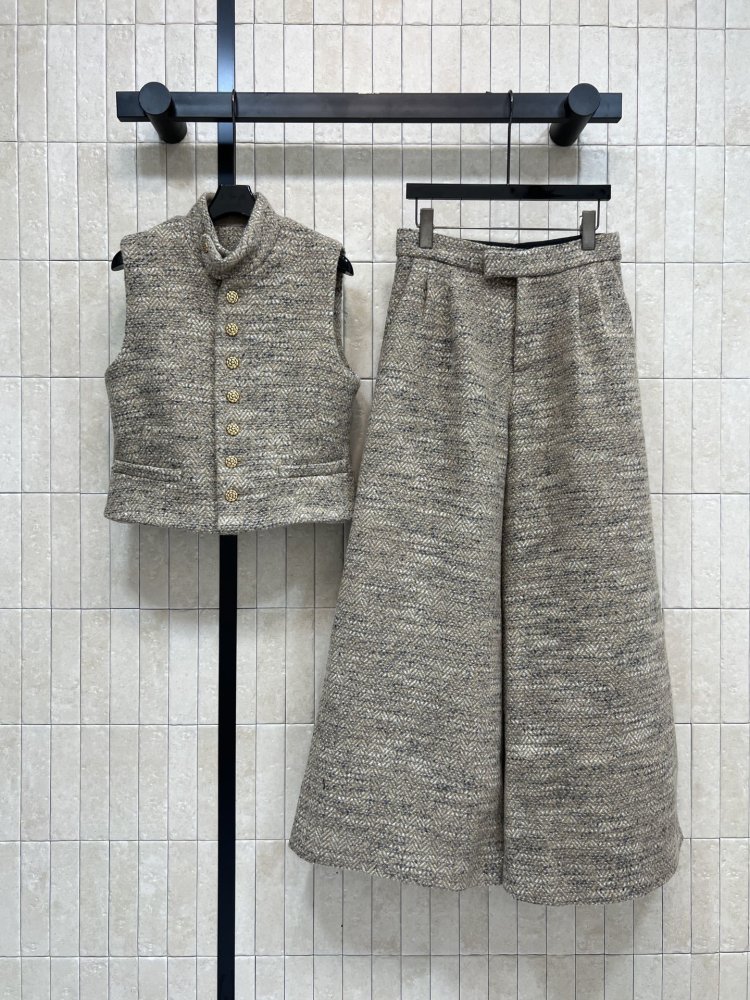 Costume woolen female