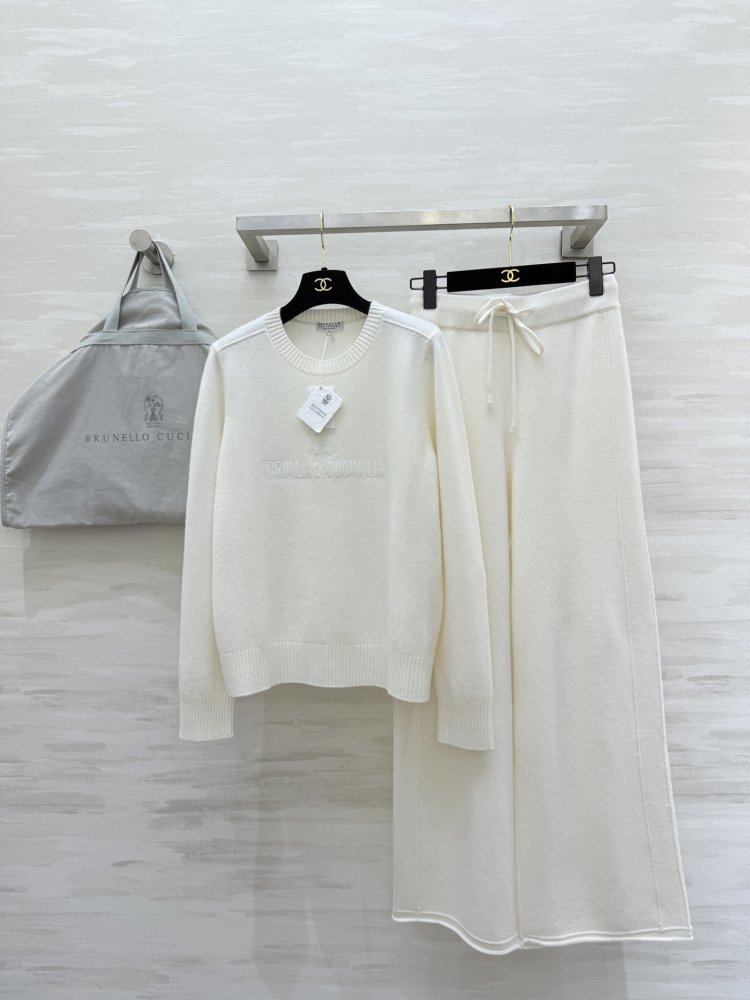 Костюм шерстяной женский