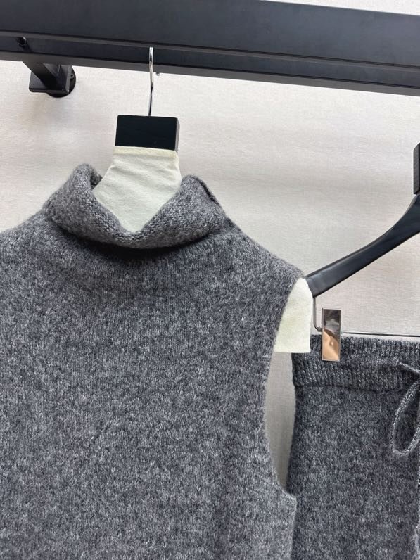 Костюм вовняний жіночий фото 2