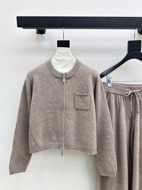 Костюм шерстяной женский фото 2