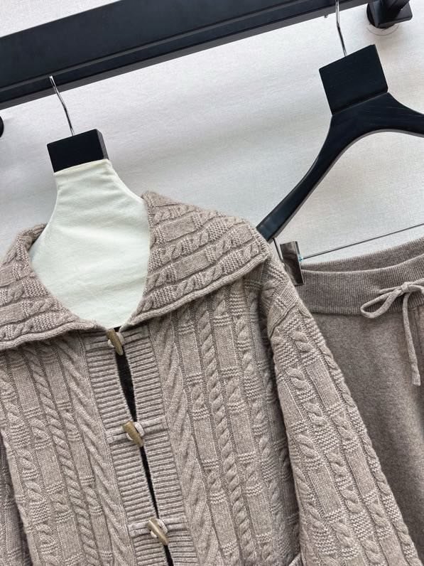 Костюм шерстяной женский фото 2