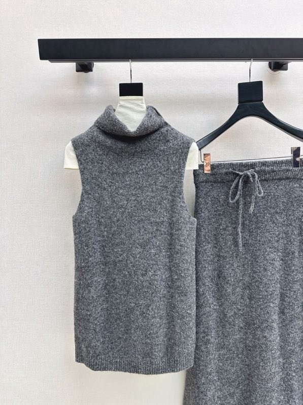 Костюм вовняний жіночий фото 3