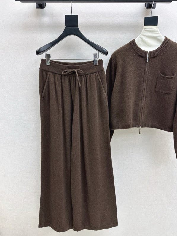 Костюм шерстяной женский фото 3