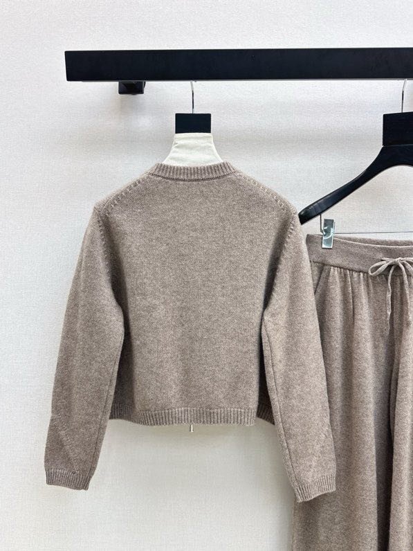 Костюм шерстяной женский фото 4