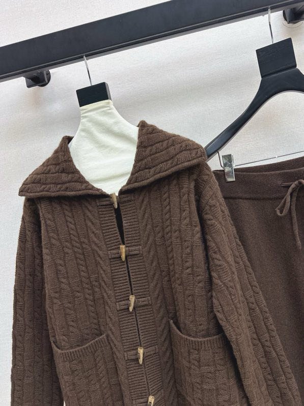 Костюм шерстяной женский фото 4