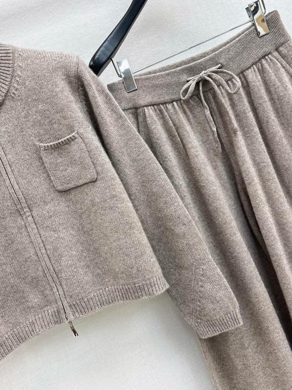 Костюм шерстяной женский фото 6