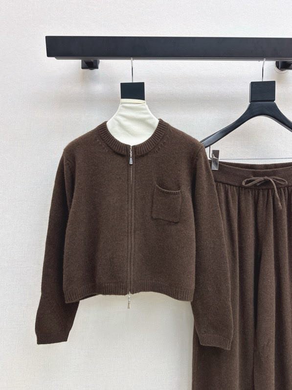 Костюм шерстяной женский фото 6