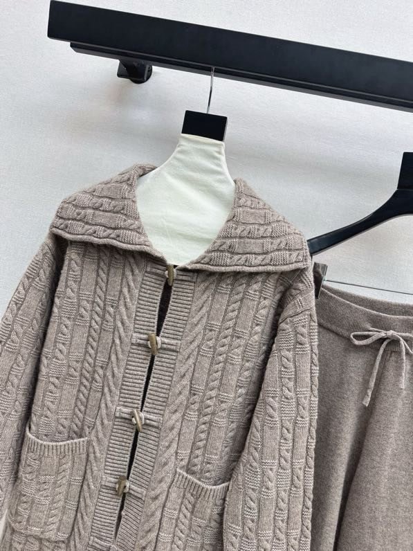 Костюм шерстяной женский фото 6