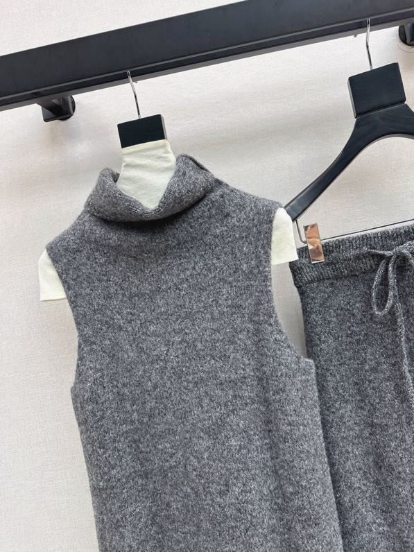 Костюм вовняний жіночий фото 7