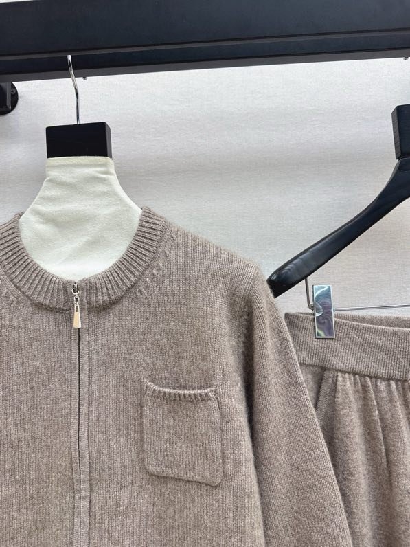 Костюм шерстяной женский фото 7