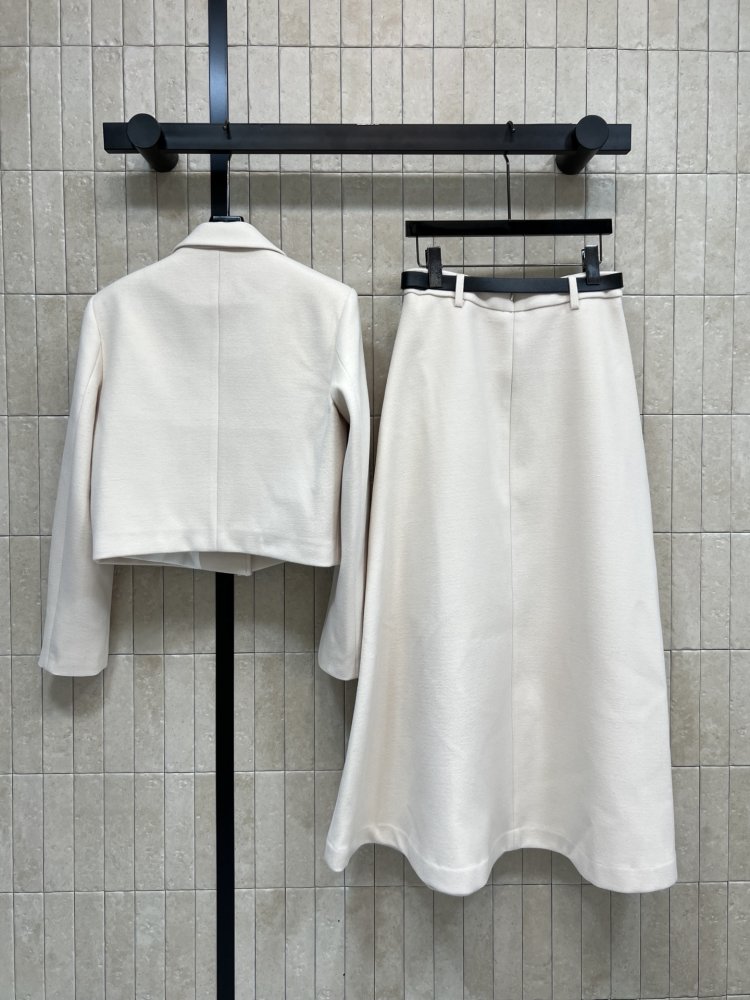 Костюм шерстяной женский фото 7