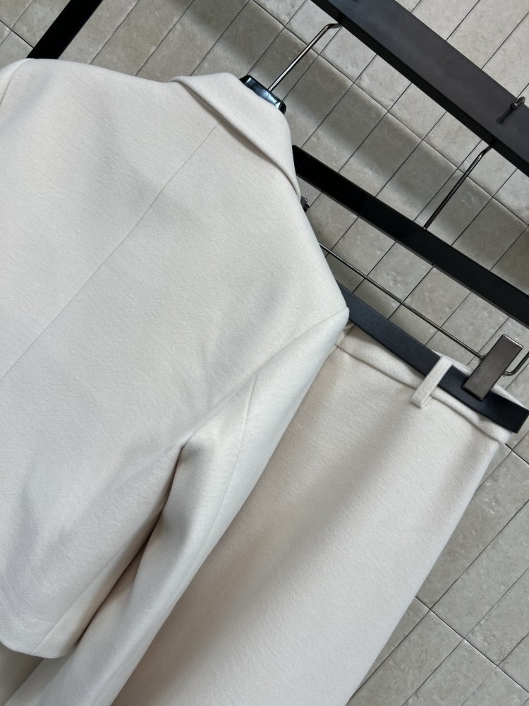 Костюм шерстяной женский фото 8