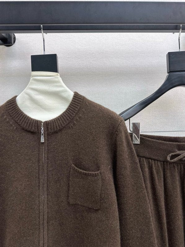 Костюм шерстяной женский фото 9