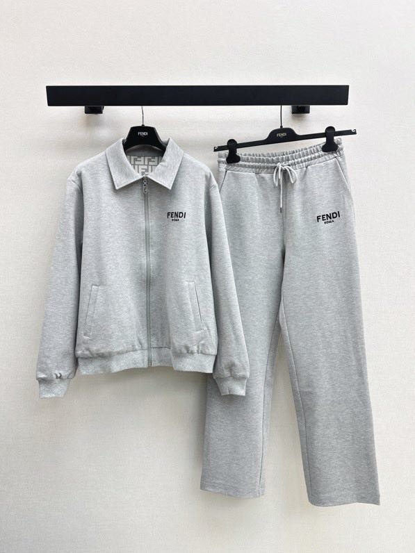 Костюм спортивный женский с двусторонней курткой