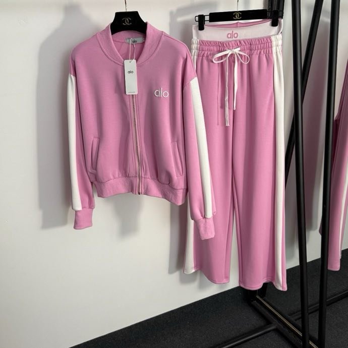 Костюм спортивный женский