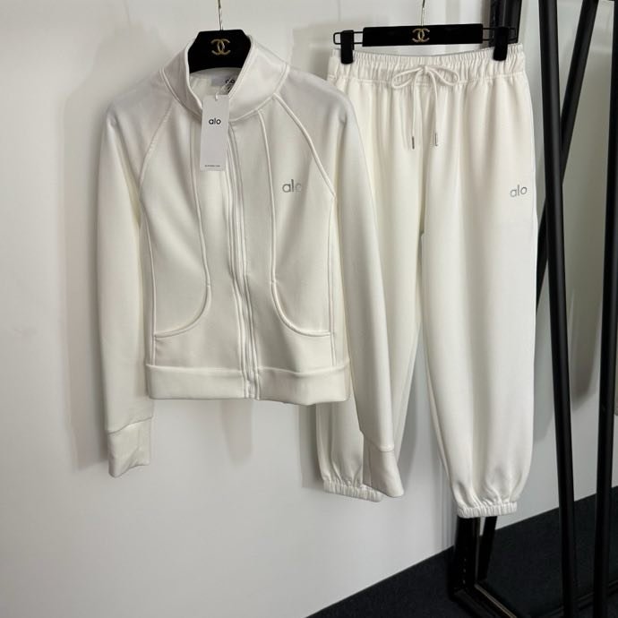 Костюм спортивный женский