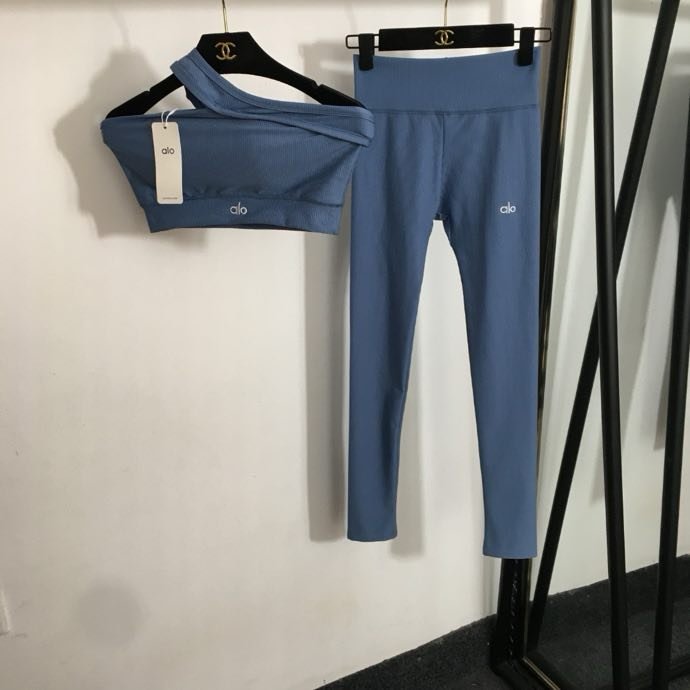 Костюм спортивный женский