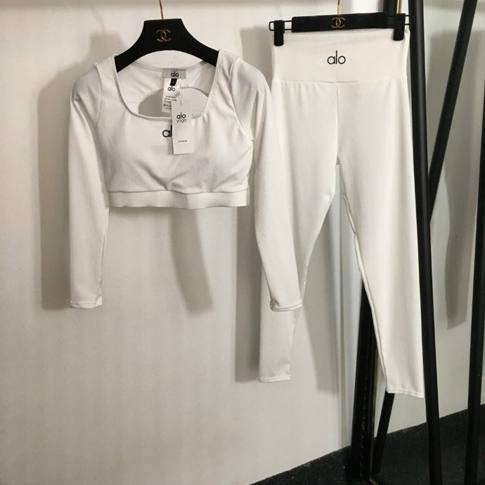 Костюм спортивный женский