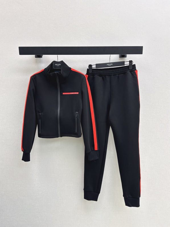 Костюм спортивный женский