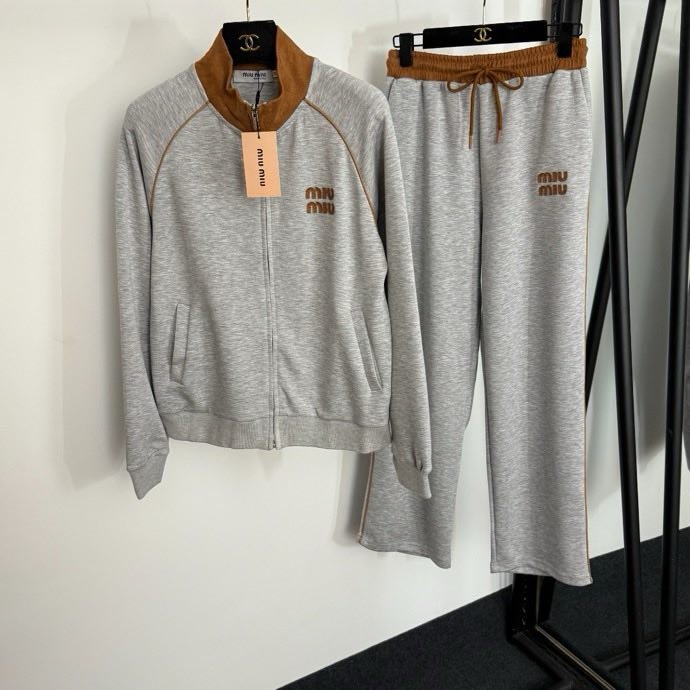 Костюм спортивный женский