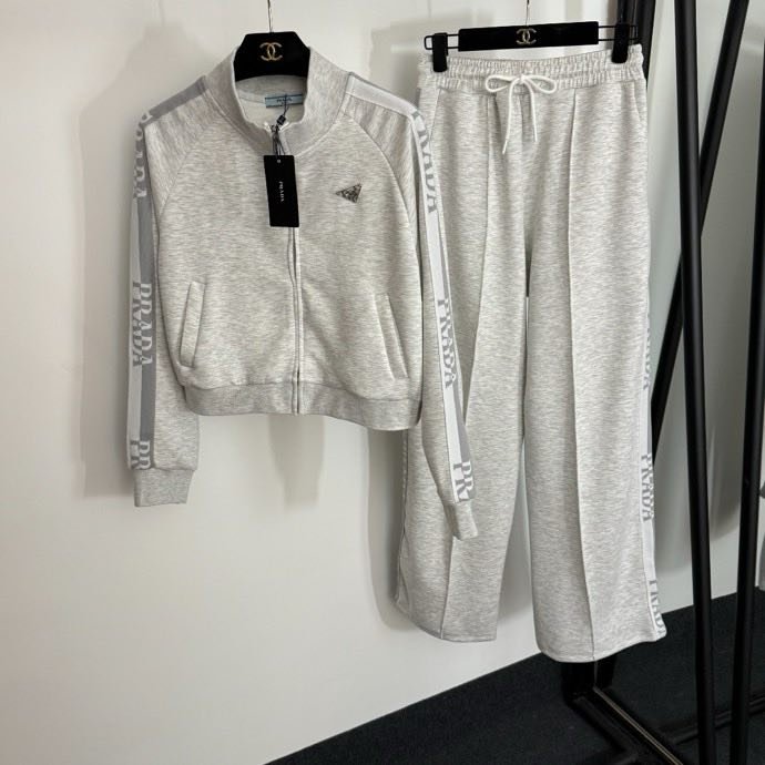 Костюм спортивный женский