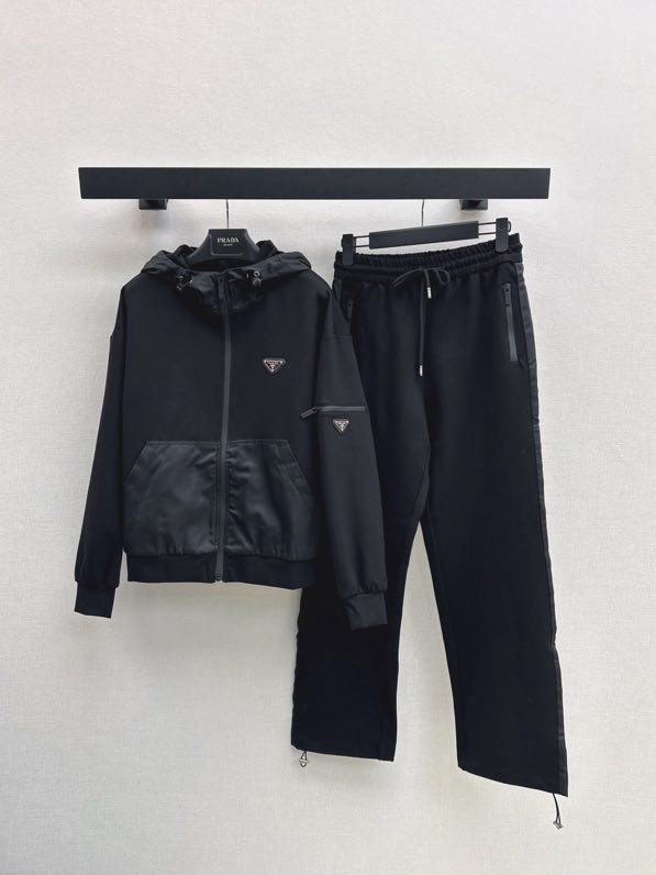 Костюм спортивный женский