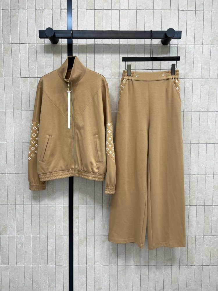 Костюм спортивный женский