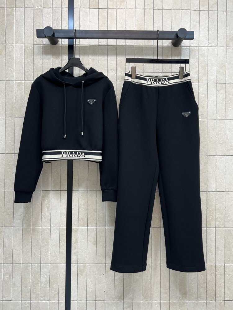 Костюм спортивный женский